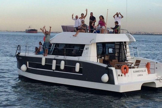 1h-power-catamaran-up-to-18-people-in-lisbon