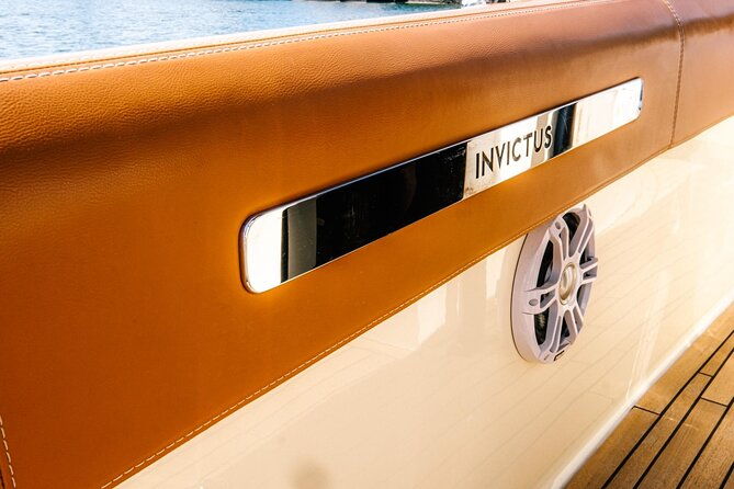 1h-private-cruise-lake-como-tender-yacht-invictus-9-pax
