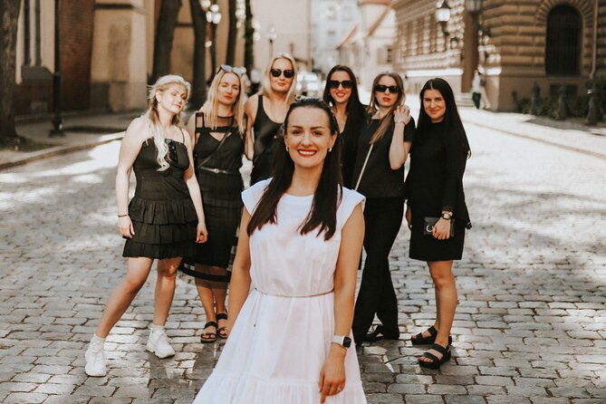 1h-private-photoshoot-in-old-town-of-riga