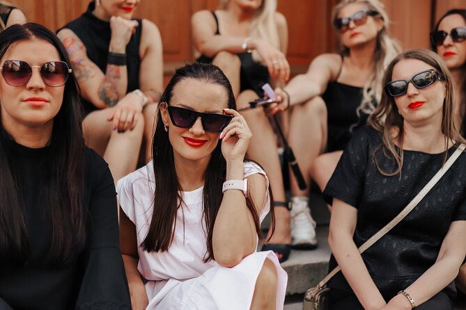 1h-private-photoshoot-in-old-town-of-riga