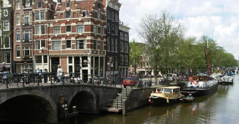 2-5-hour-amsterdam-sightseeing-tour-by-bike