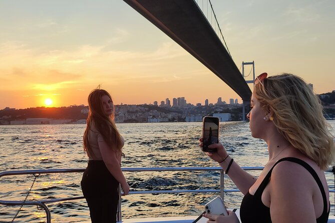 2-5-hour-bosphorus-sunset-sightseeing-cruise-by-luxury-yacht