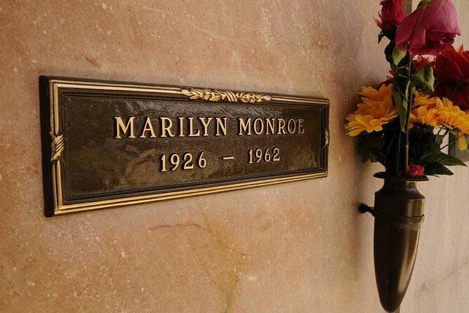 2-5-hour-hollywood-chills-tour-celebrity-scandals-and-cemeteries