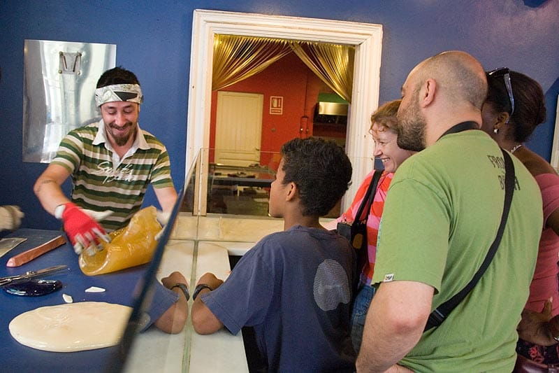 2-5-hour-kids-family-walking-tour-in-english