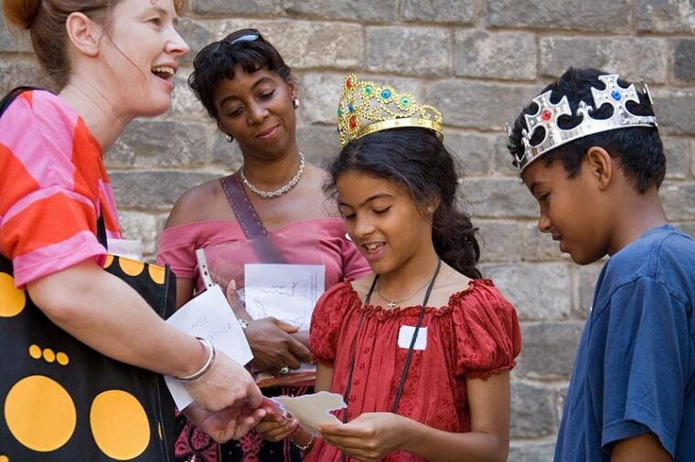 2-5-hour-kids-family-walking-tour-in-english