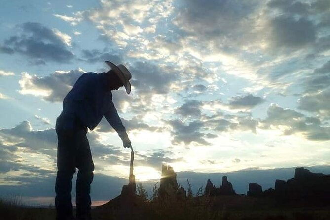 2-5-hours-monument-valley-historical-sightseeing-tour-by-jeep