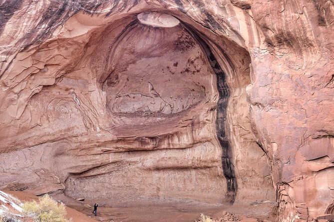 2-5-hours-of-monument-valleys-backcountry-4x4-tour