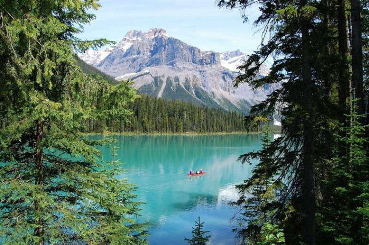2-day-banff-lake-louise-moraine-emerald-yoho-n-p-tour