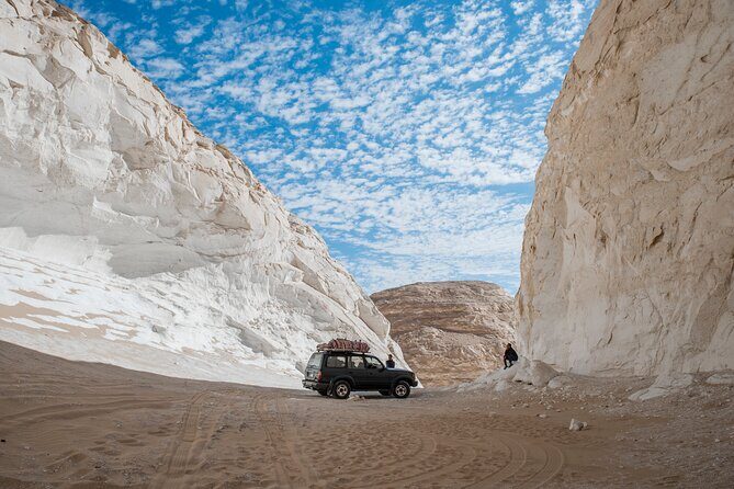 2-Day Black & White Desert, Crystal Mountain, option Pyramid tour - The Sum Up