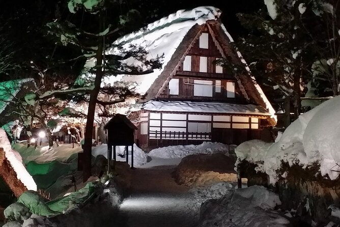 2-day-bus-tour-to-shirakawago-hida-no-sato-winter-illumination