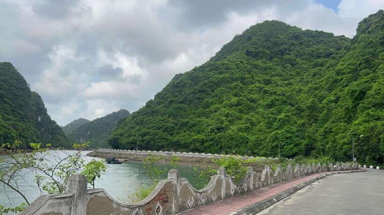 2-day-ha-long-bay-island-cruise-tour-by-3-star-cruise-ship-2