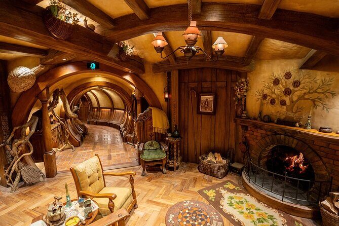 2 Day Hobbiton Waitomo Caves Raglan Private Tour from Hamilton - Who Should Consider This Tour?