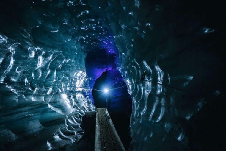 2-day-iceland-winter-tour-to-south-coast