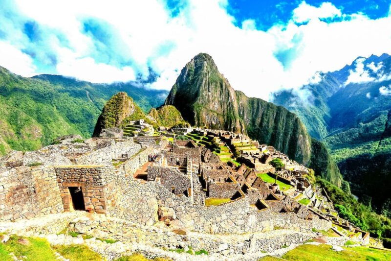 2-day-inca-trail-hike-to-machu-picchu-panoramic-train
