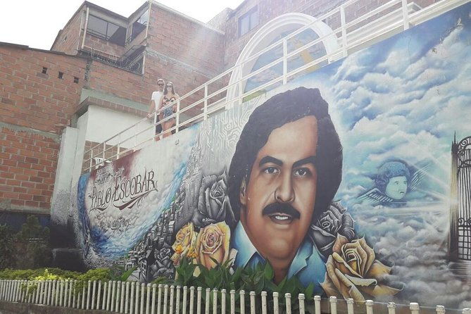 2-day-pablo-escobar-comuna-13-guatape-including-boat-ride-and-la-manuela
