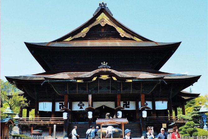 2-day-snow-monkey-tour-nagano-to-takayama-via-matsumoto