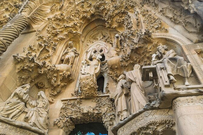 2-day-tour-gaudi-sagrada-familia-montserrat-winery