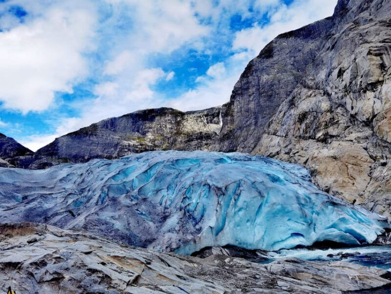 2-day-tour-to-hardangerfjord-flam-naeroyfjord-voringsfossen