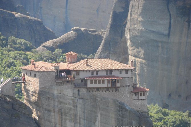 2-day-transfer-to-delphi-meteora-from-athens