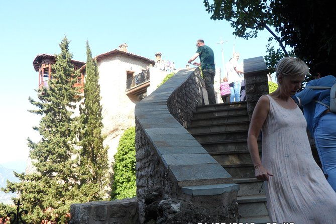 2-day-transfer-to-delphi-meteora-from-athens