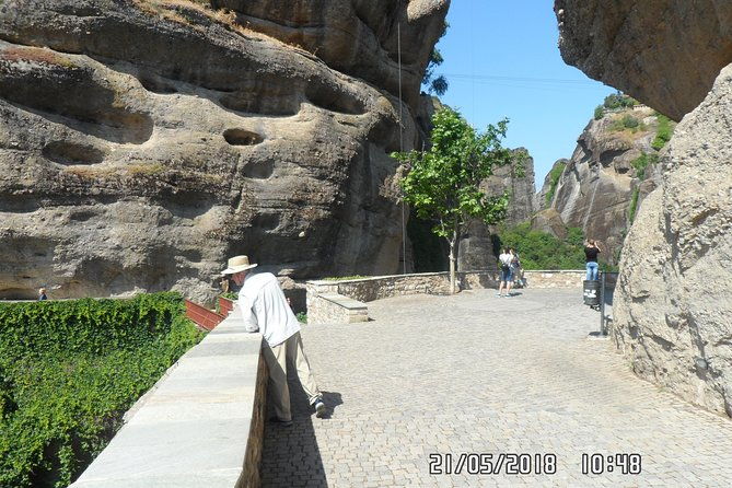 2-day-transfer-to-delphi-meteora-from-athens