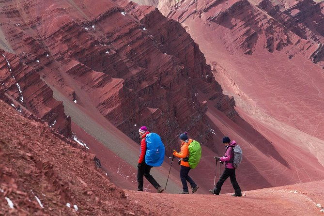 2-day-trek-to-rainbow-mountain-from-cusco-with-exclusive-mountain-camps