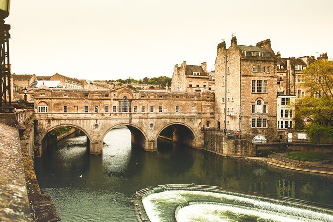 2-Day Windsor, Stonehenge, Bath & Oxford Tour Including Admission - FAQs