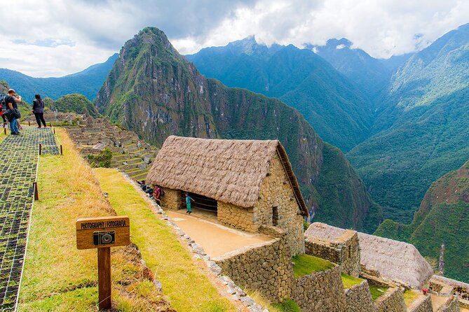 2-days-1-night-in-machu-picchu-with-tourist-train-and-entrance