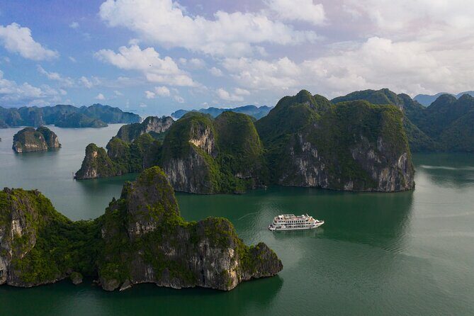 2 Days and 1 Night Ha Long Bay Luxury Escape on Apple Cruise - Introduction: What to Expect from the Apple Cruise Ha Long Bay Escape