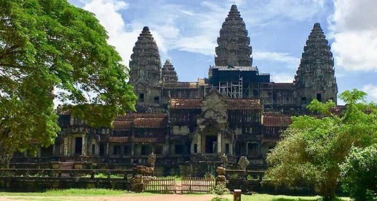 2-days-angkor-banteay-srei-kulen-mountian-waterfall-tour