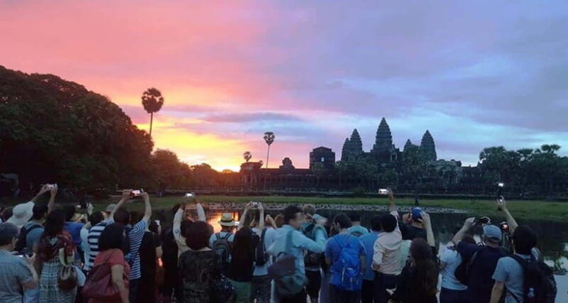 2-days-angkor-sunrise-banteay-srei-floating-village-tour