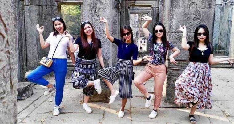 2-days-angkor-sunrise-banteay-srei-floating-village-tour