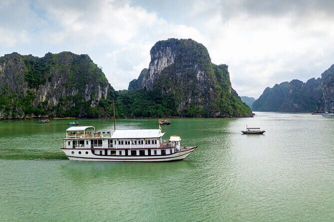 2 Days Cruise in Ha Long Bay, Heritage Discovery from Hanoi - Key Points