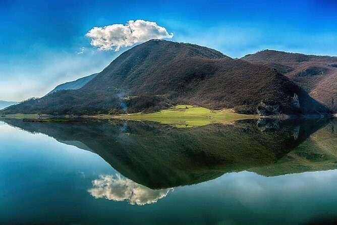 2 days: Hike the peak, Kayak the lake, visit Castle and best food - Discover the Hidden Charms of Italy with a 2-Day Adventure