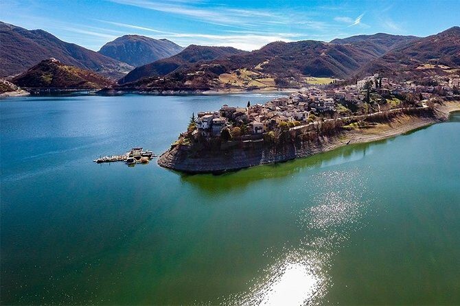 2 days: Hike the peak, Kayak the lake, visit Castle and best food - Key Points