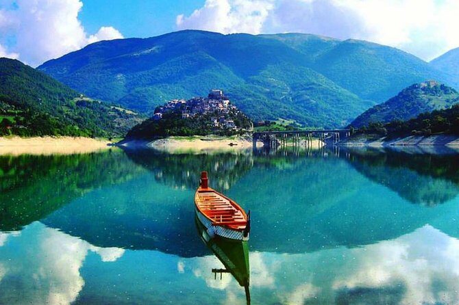 2 days: Hike the peak, Kayak the lake, visit Castle and best food - Who Will Love This Tour?