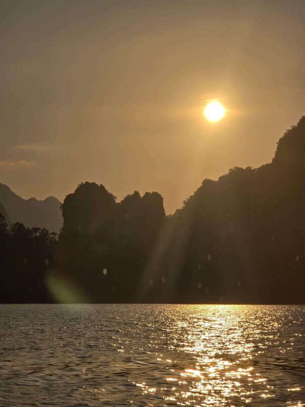 2-days-khao-sok-with-overnight-at-cheow-lan-lake-raft-house