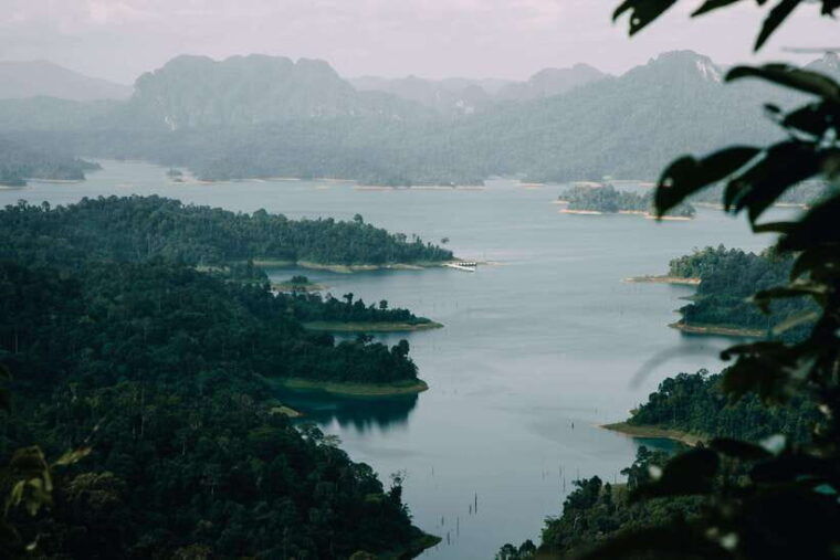 2-days-khao-sok-with-overnight-at-cheow-lan-lake-raft-house