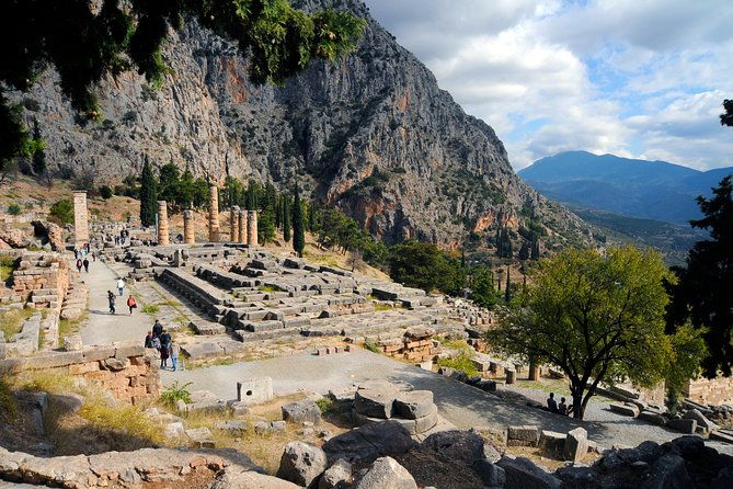 2-days-private-tour-delphi-apollo-oracle-meteora-orthodox-monasteries