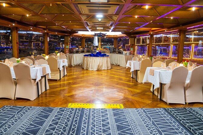 2-Hour Dubai Marina Dinner Cruise - Entertainment and Atmosphere