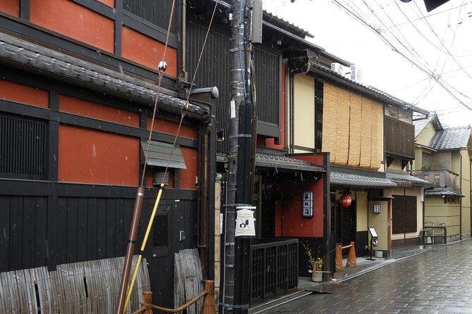 2-hour-guided-gion-tour-explore-kyotos-historic-geisha-district