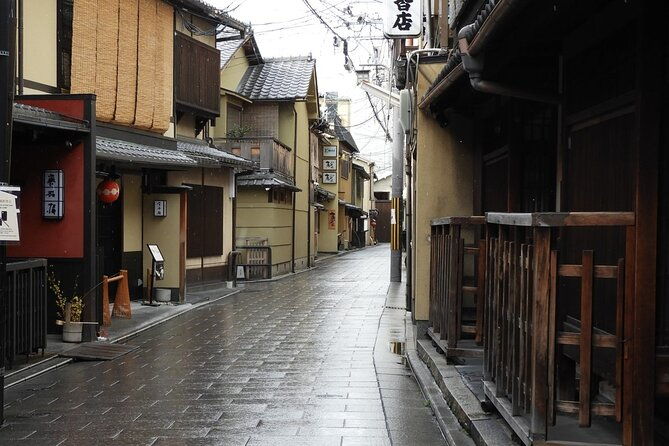 2-hour-guided-gion-tour-explore-kyotos-historic-geisha-district