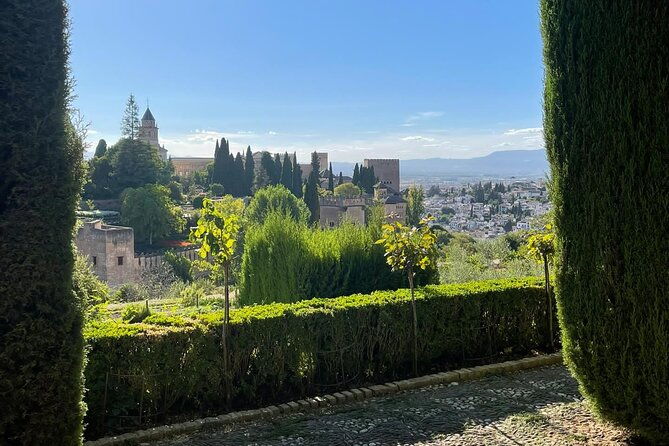 2-hour-guided-tour-of-alhambra-gardens-and-alcazaba-in-granada-2