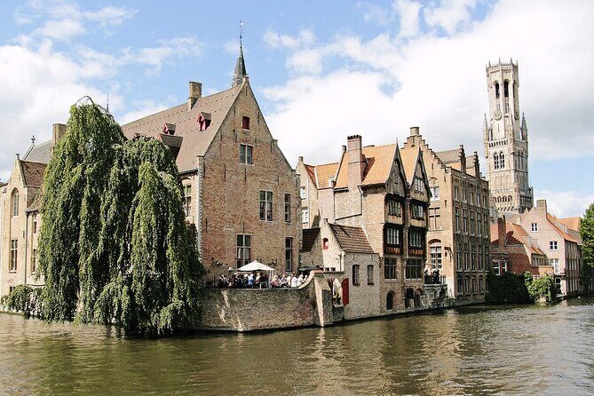 2-Hour Historical Walking Tour in Bruges with Praline Included - Exploring Medieval Bruges in Just 2 Hours
