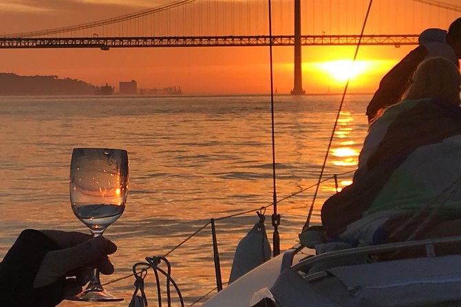 2-hour-lisbon-sunset-and-wine-sailing-tour