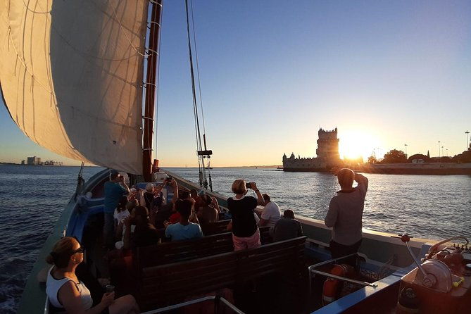2-hour-lisbon-traditional-boats-sunset-cruise-with-white-wine