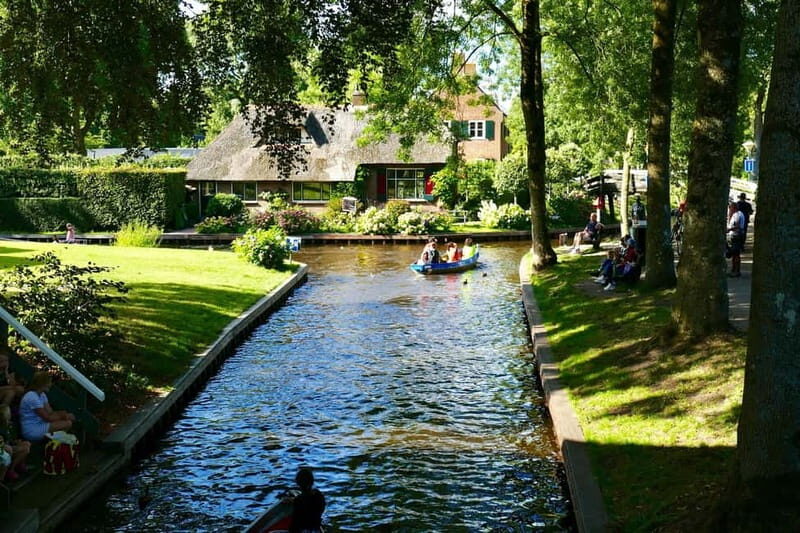2 hour Luxury Private Closed Boat Tour with Local Guide - A Luxurious 2-Hour Private Boat Tour in Giethoorn: An Authentic Way to Experience the Dutch Village