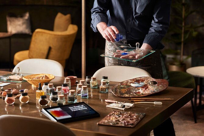 2-hour-making-rembrandts-traditional-oil-paints-in-amsterdam