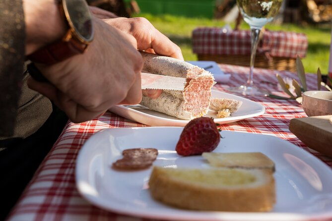2-hour-picnic-among-the-olive-trees-with-typical-abruzzese-products-2