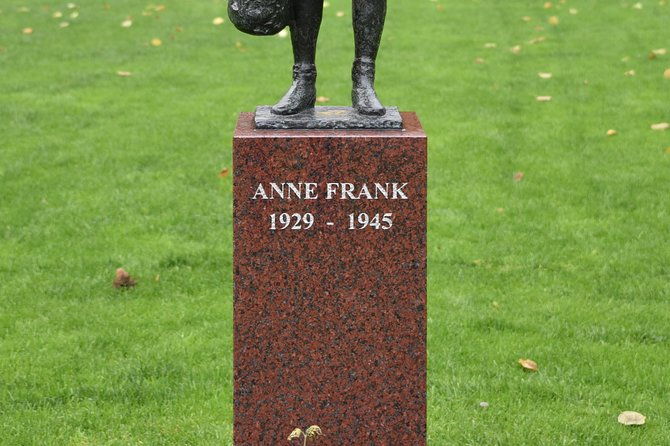 2-hour-private-anne-frank-walking-tour-with-drink